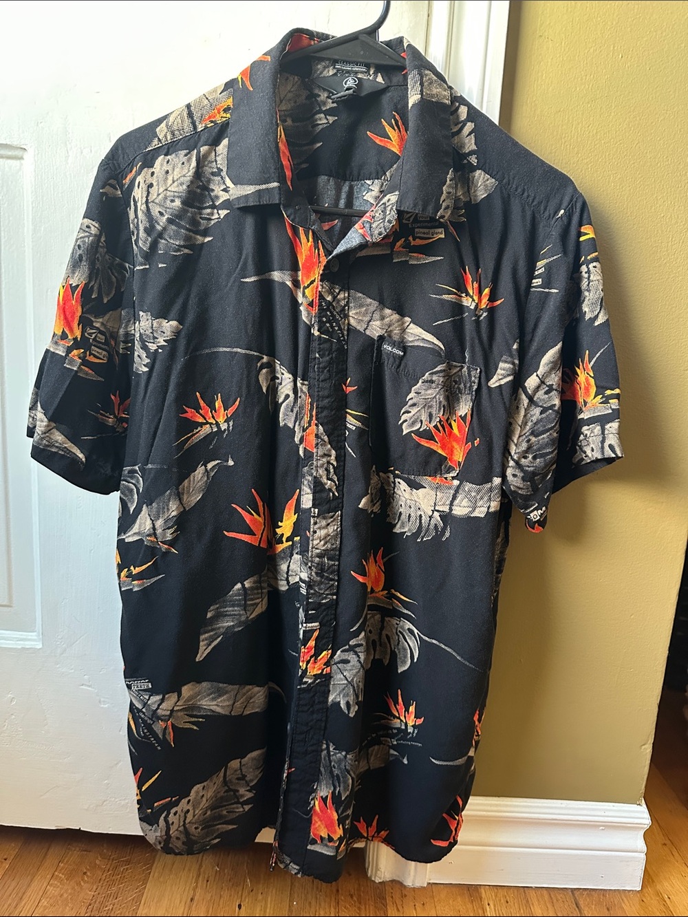 Volcom Black Short-Sleeve Floral Button-Up Shirt